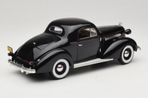Pontiac Deluxe Čierny Signature Models 1:18 18106 Kov – obrázok 3 z 8