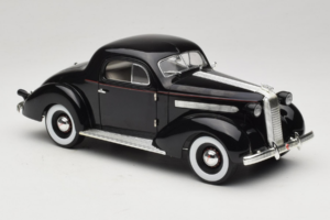 Pontiac Deluxe Čierny Signature Models 1:18 18106 Kov – obrázok 6 z 8