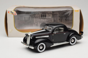 Pontiac Deluxe Čierny Signature Models 1:18 18106 Kov – obrázok 8 z 8