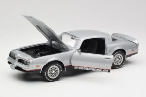 Pontiac Firebird Formula Strieborný ERTL 1:18 33514 Kov – obrázok 2 z 8