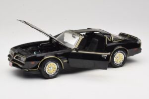 Pontiac Firebird Trans Am SE Smokey and the Bandit Joyride 1:18 33121 Kov – obrázok 2 z 8