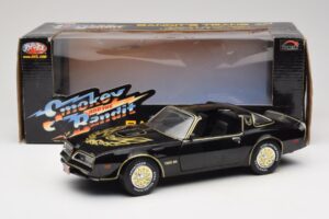 Pontiac Firebird Trans Am SE Smokey and the Bandit Joyride 1:18 33121 Kov – obrázok 8 z 8