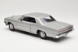 Pontiac GTO Strieborný Sun Star 1:18 1821 Kov – obrázok 7 z 8