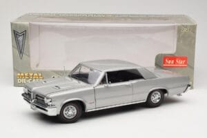 Pontiac GTO Strieborný Sun Star 1:18 1821 Kov – obrázok 8 z 8