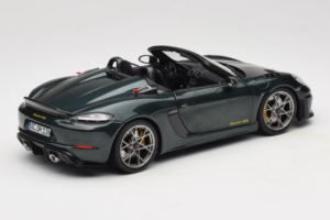 Porsche 718 Spyder RS Weissach Pack Forest Green Norev 1:18 187272 Kov – obrázok 3 z 8