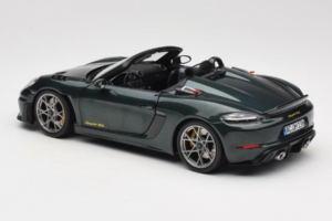 Porsche 718 Spyder RS Weissach Pack Forest Green Norev 1:18 187272 Kov – obrázok 7 z 8