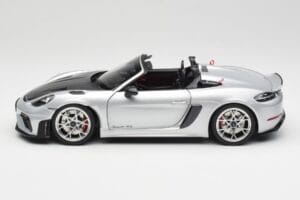 Porsche 718 Spyder RS Weissach Pack GT-Silver Metallic Norev 1:18 187270 Kov – obrázok 4 z 8