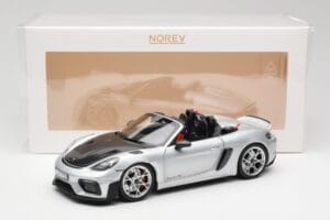 Porsche 718 Spyder RS Weissach Pack GT-Silver Metallic Norev 1:18 187270 Kov – obrázok 8 z 8