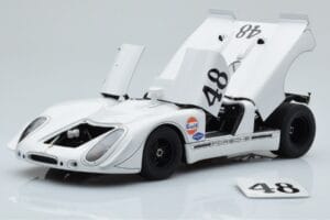 Porsche 908/02 #48 S. McQueen / P. Revson 12 Hours of Sebring 2nd Place Post Race Version 1970 AUTOart 1:18 87072 Kov – obrázok 2 z 8