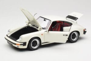 Porsche 911 930 Carrera 3.2 Grand Prix White Minichamps 1:18 100063024 Kov – obrázok 2 z 8