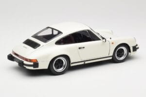 Porsche 911 930 Carrera 3.2 Grand Prix White Minichamps 1:18 100063024 Kov – obrázok 3 z 8