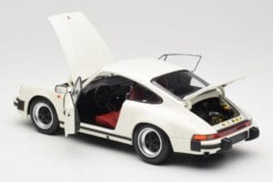 Porsche 911 930 Carrera 3.2 Grand Prix White Minichamps 1:18 100063024 Kov – obrázok 5 z 8