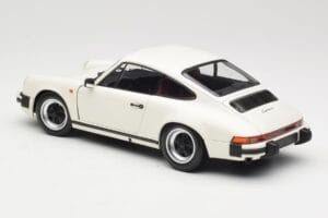 Porsche 911 930 Carrera 3.2 Grand Prix White Minichamps 1:18 100063024 Kov – obrázok 7 z 8