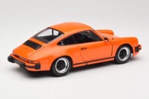 Porsche 911 930 Carrera 3.2 Signal Orange Minichamps 1:18 100063025 Kov – obrázok 3 z 8