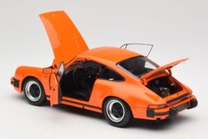 Porsche 911 930 Carrera 3.2 Signal Orange Minichamps 1:18 100063025 Kov – obrázok 5 z 8