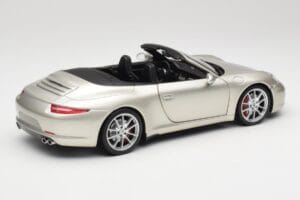 Porsche 911 991 Carrera S Kabriolet GT Strieborný Metalíza Minichamps 1:18 100061030 Kov – obrázok 3 z 8