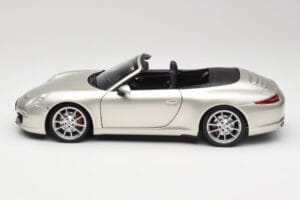 Porsche 911 991 Carrera S Kabriolet GT Strieborný Metalíza Minichamps 1:18 100061030 Kov – obrázok 4 z 8