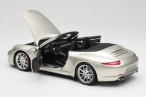 Porsche 911 991 Carrera S Kabriolet GT Strieborný Metalíza Minichamps 1:18 100061030 Kov – obrázok 5 z 8