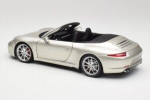 Porsche 911 991 Carrera S Kabriolet GT Strieborný Metalíza Minichamps 1:18 100061030 Kov – obrázok 7 z 8