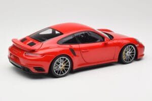 Porsche 911 991 Turbo S Guards Red Minichamps 1:18 110067122 Kov – obrázok 3 z 8