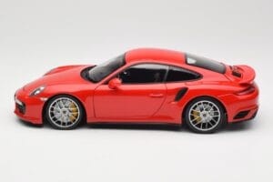 Porsche 911 991 Turbo S Guards Red Minichamps 1:18 110067122 Kov – obrázok 4 z 8