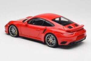 Porsche 911 991 Turbo S Guards Red Minichamps 1:18 110067122 Kov – obrázok 7 z 8