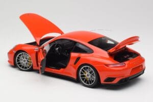 Porsche 911 991 Turbo S Lava Orange Minichamps 1:18 110067120 Kov – obrázok 5 z 8