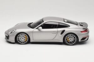 Porsche 911 991 Turbo S Strieborný Minichamps 1:18 113067126 Kov – obrázok 4 z 8