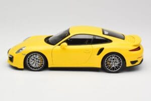 Porsche 911 991 Turbo S Žltý So Striebornými Kolesami Minichamps 1:18 110062322 Kov – obrázok 4 z 8