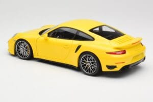 Porsche 911 991 Turbo S Žltý So Striebornými Kolesami Minichamps 1:18 110062322 Kov – obrázok 5 z 8