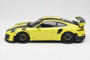 Porsche 911 GT2 RS 991.2 Weissach Package Zelený Čierne Kolesá Minichamps 1:18 155068300-1 Kov – obrázok 3 z 6