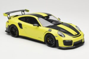 Porsche 911 GT2 RS 991.2 Weissach Package Zelený Čierne Kolesá Minichamps 1:18 155068300-1 Kov – obrázok 4 z 6