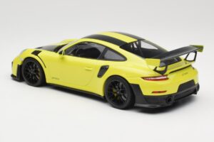 Porsche 911 GT2 RS 991.2 Weissach Package Zelený Čierne Kolesá Minichamps 1:18 155068300-1 Kov – obrázok 5 z 6