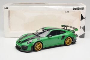 Porsche 911 991.2 GT2 RS Weissach Package British Racing Zelený & Zlaté Kolesá Minichamps 1:18 153068318 Kov – obrázok 6 z 6