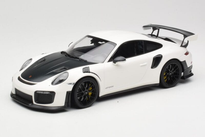 Porsche 911 991.2 GT2 RS Biely s Čiernymi Kolesami Minichamps 1:18 155068310 Kov