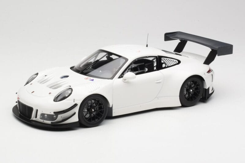 Porsche 911 991.2 GT3 R Biely s Čiernymi Kolesami Minichamps 1:18 155186900 Kov
