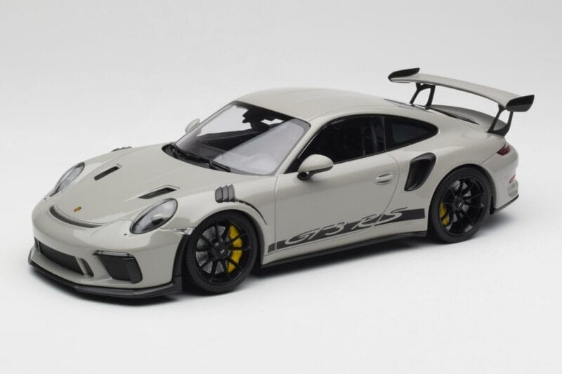 Porsche 911 991.2 GT3 RS Chalk Wording Čierne Ráfiky Minichamps 1:18 153068230 Kov