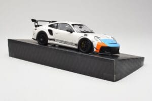 Porsche 911 991.2 GT3 RS Manthey Racing Biely & Modrý & Oranžový Minichamps 1:18 MR-911-GT3RS-1805 Kov – obrázok 4 z 6