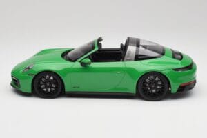 Porsche 911 991.2 Targa 4 GTS British Racing Zelený Minichamps 1:18 155061065 Kov – obrázok 3 z 6