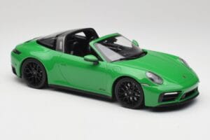 Porsche 911 991.2 Targa 4 GTS British Racing Zelený Minichamps 1:18 155061065 Kov – obrázok 4 z 6