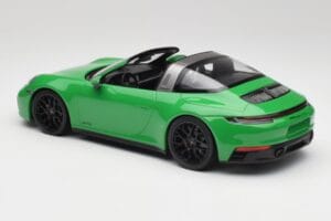 Porsche 911 991.2 Targa 4 GTS British Racing Zelený Minichamps 1:18 155061065 Kov – obrázok 5 z 6