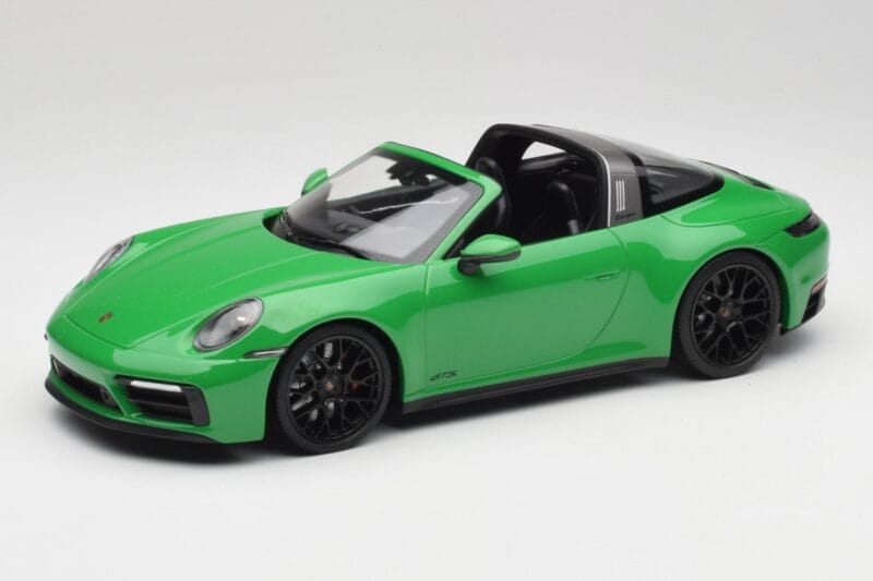 Porsche 911 991.2 Targa 4 GTS British Racing Zelený Minichamps 1:18 155061065 Kov