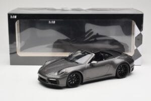 Porsche 911 992 Carrera 4 GTS Kabriolet Grey Metallic Minichamps 1:18 155063031 Kov – obrázok 6 z 6