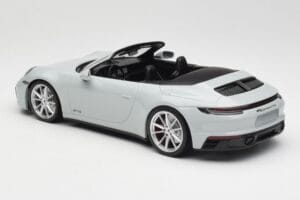 Porsche 911 992 Carrera 4 GTS Kabriolet Šedý Minichamps 1:18 155063034 Kov – obrázok 4 z 6
