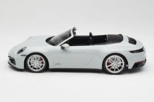 Porsche 911 992 Carrera 4 GTS Kabriolet Šedý Minichamps 1:18 155063034 Kov – obrázok 5 z 6