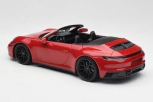 Porsche 911 992 Carrera 4 GTS Kabriolet Červený Minichamps 1:18 155063032 Kov – obrázok 5 z 6