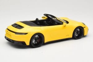 Porsche 911 992 Carrera 4 GTS Kabriolet Žltý Minichamps 1:18 155063030 Kov – obrázok 2 z 6