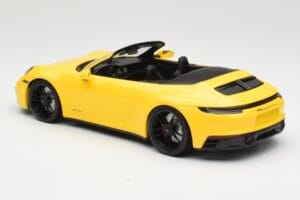 Porsche 911 992 Carrera 4 GTS Kabriolet Žltý Minichamps 1:18 155063030 Kov – obrázok 5 z 6