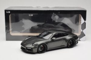 Porsche 911 992 Carrera 4 GTS Green Metallic Minichamps 1:18 155063101 Kov – obrázok 6 z 6