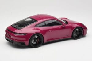 Porsche 911 992 Carrera 4 GTS Rubystar Minichamps 1:18 155063102 Kov – obrázok 2 z 6